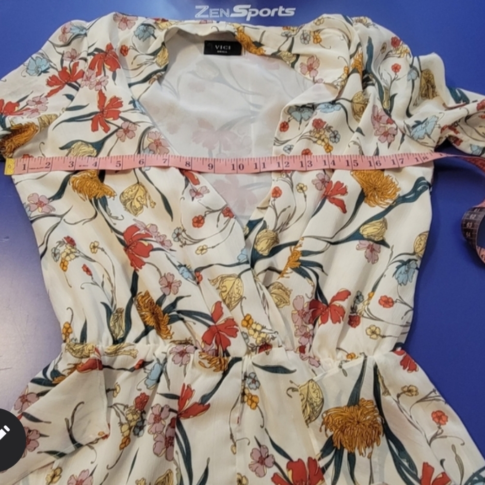 Vici Romper Shorts Floral Cream Ruffle Flowy Long Sleeve Women Small - Picture 3 of 8